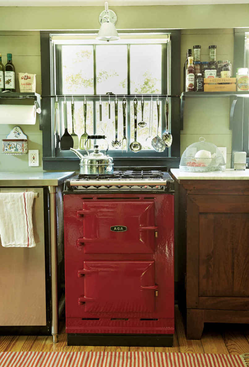 WARM MEMORIES. Marco studied in England, living in a chilly bedsit with a trusty Aga cooker. When it came time to choose a range for the cottage, going with this classic brand was a no-brainer.