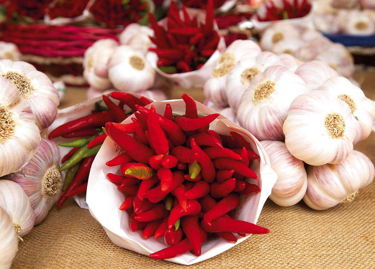 chilis_garlic_saleya_market_nice_DSC7172_NiceAndTheFrenchRiviera_EC