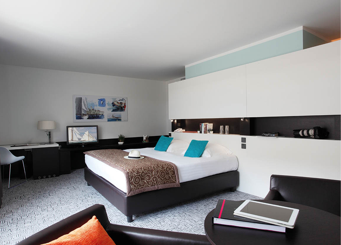 Hi_NCERA_48609429_3_Deluxe_Room_Royal_Antibes_NiceAndTheFrenchRiviera_EC