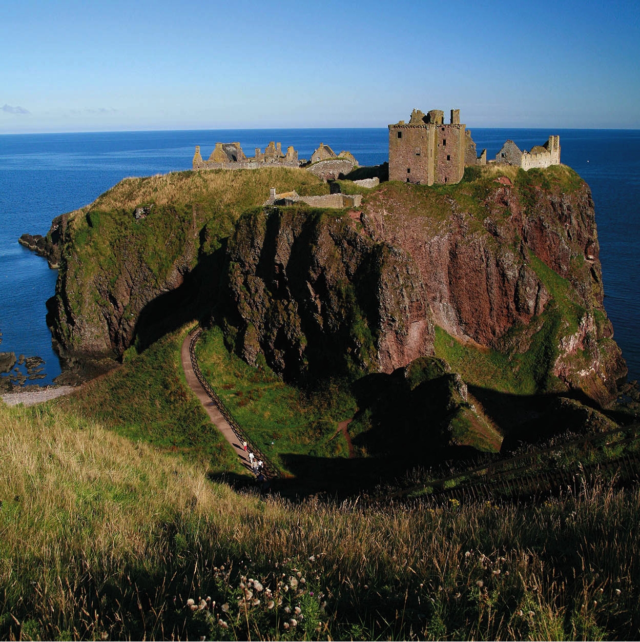 INSIGHT_GUIDES_DUNNOTTAR_CASTLE_2_Scotland_EC