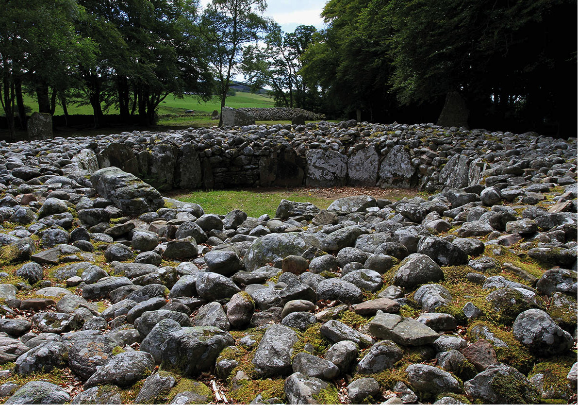 INSIGHT_GUIDES_HIGHLANDS_CLAVA_CAIRNS2_Scotland_EC