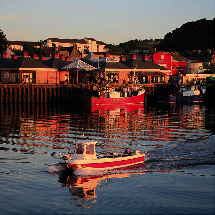 INSIGHT_GUIDES_WEST_COAST_OBAN_4_Scotland_EC
