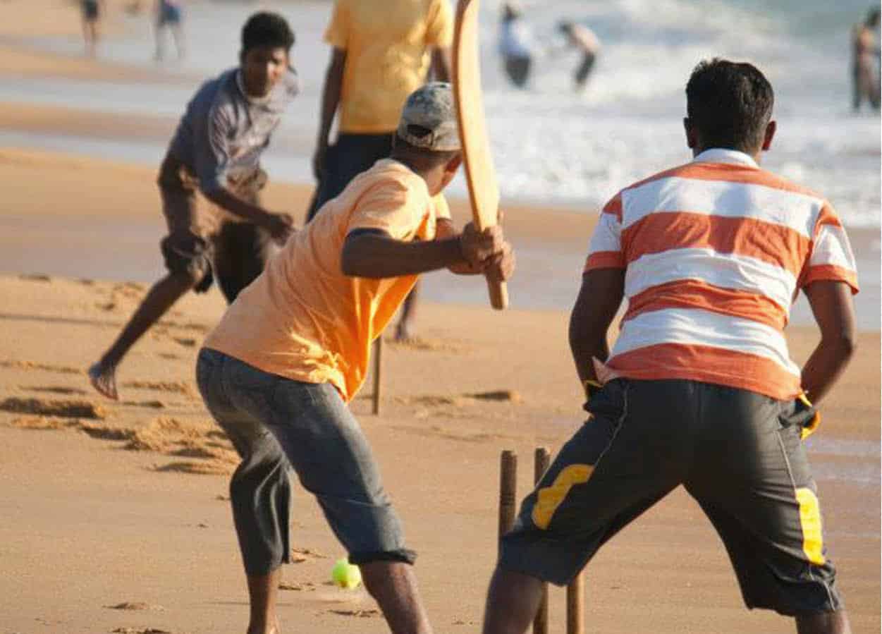 PlayingcricketinthebeachSriLanka_SriLanka_EC